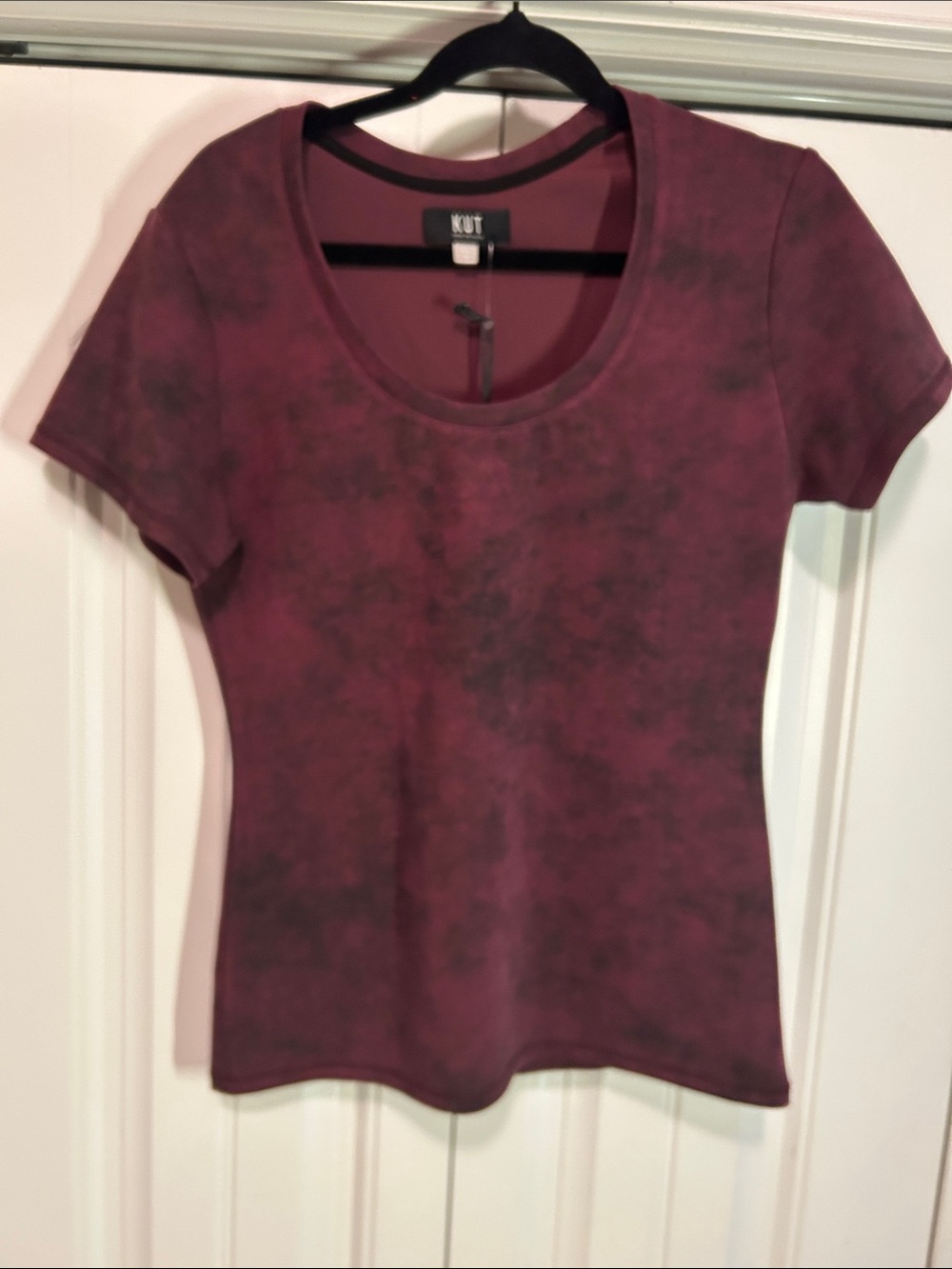 Kut from the Kloth Short Sleeve Scoop Neck Tee in Burgundy with Black Wash